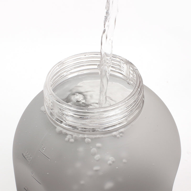 2.2L Alta Capacidad Botella De Agua Inspiradora Esmerilada Degradada Con Paja (Personalización)